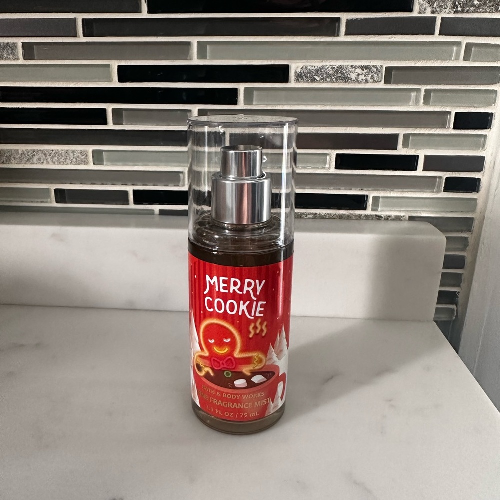 Bath and Body Works Merry Cookie Travel Size Body Spray New